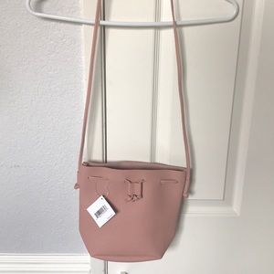 Macy’s Pink bucket bag 💕
